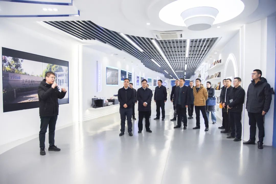 海陵区电子信息产业服务专班莅临新葡京平台开展企业行活动